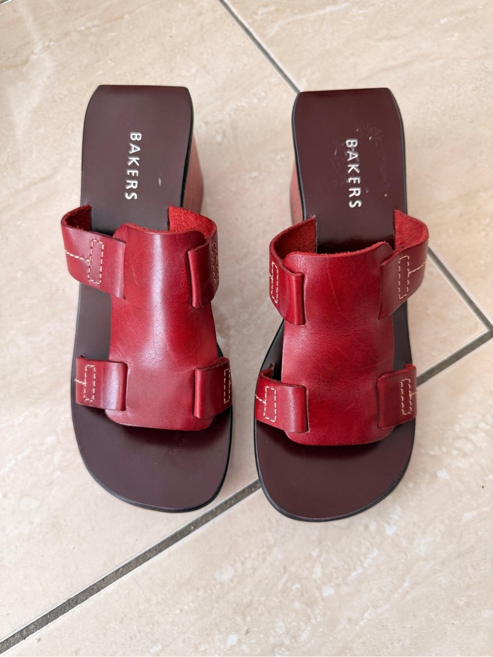 BAKERS JORDAN RED LEATHER UPPER WOOD HEEL WEDGE SANDAL SIZE 7 M made in Brazil
